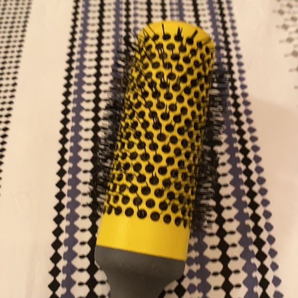 Drybar Half Pint Small Round Ceramic Brush. - Picture 2 of 4